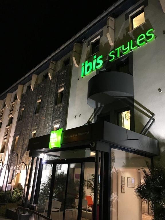 Ibis Styles Toulouse Nord Sesquieres Hotel Exterior photo